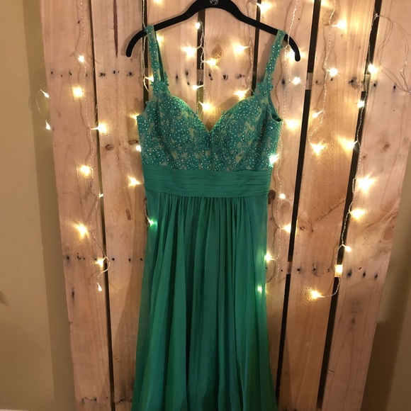 LaFemme Green Prom Dress - Picture 3 of 7